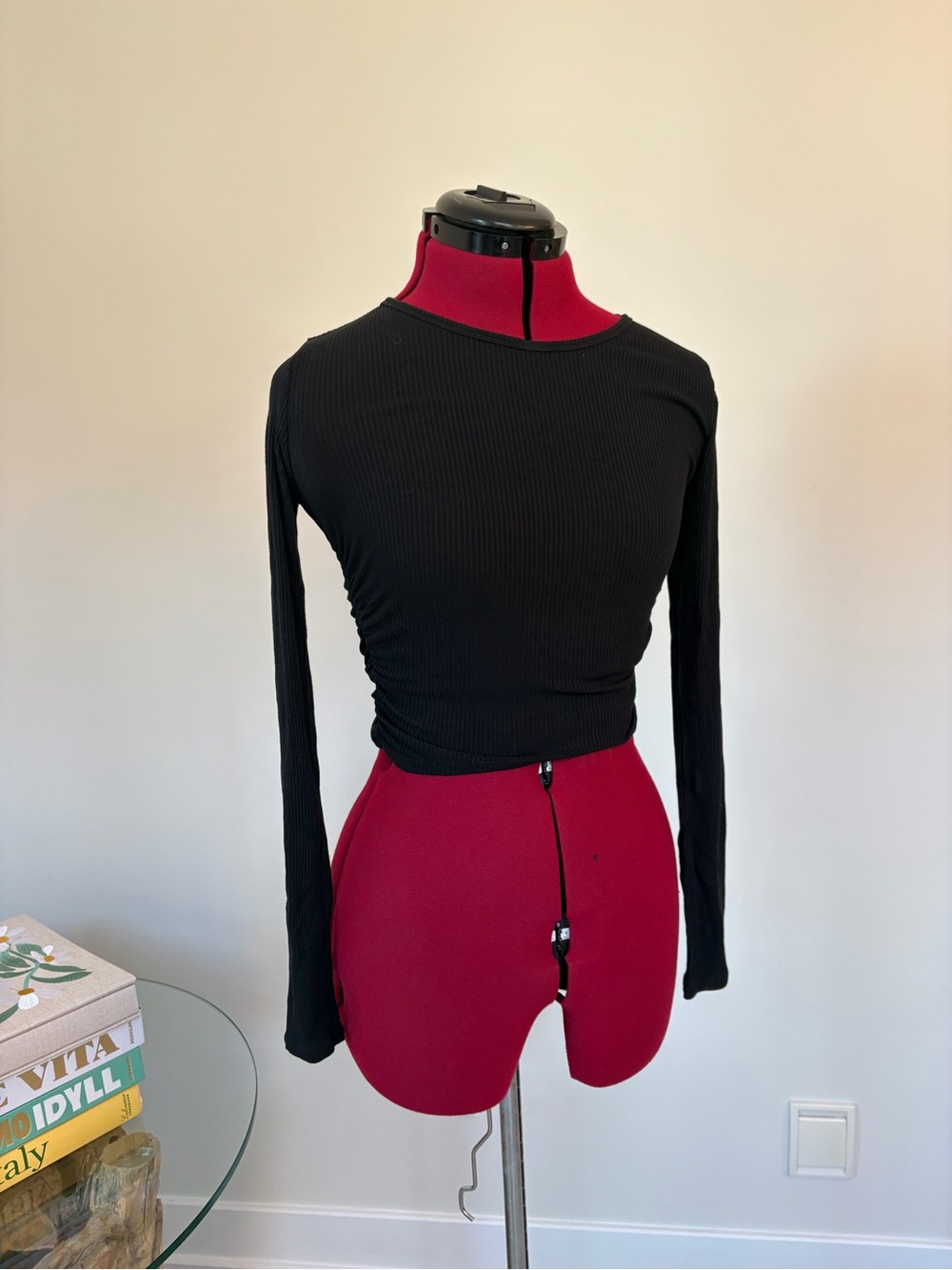 ALO Yoga Black Ribbed Long-Sleeve Crop Top GATHER LONG SLEEVE